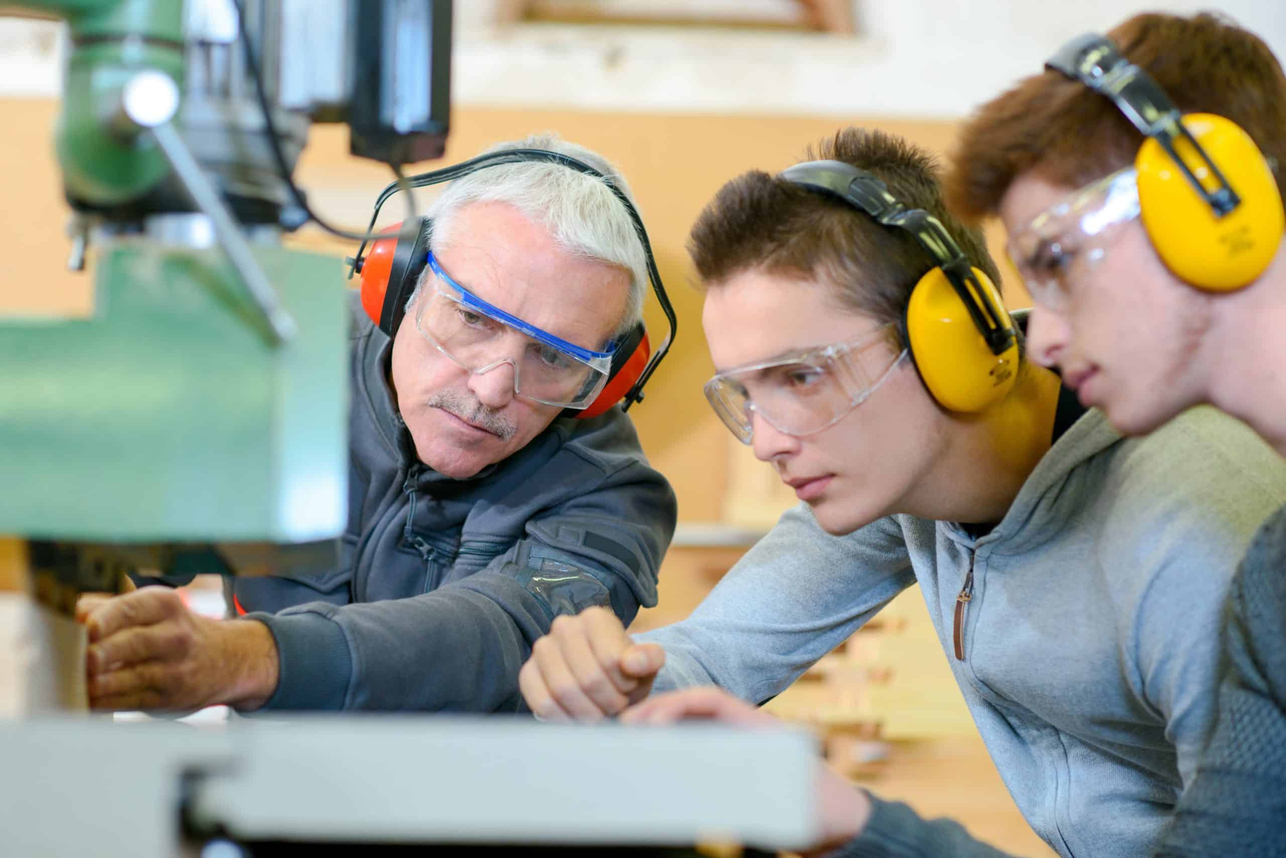 Среди предприятий. Фотографии ученичества. Ученичество фото. Apprenticeship ]картинки. Группа ученичества.